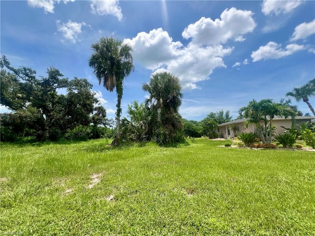 25 Oakland Hills PL ROTONDA WEST, FL 33947