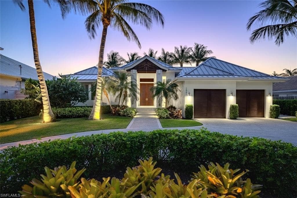 1880 SANDPIPER ST NAPLES, FL 34102