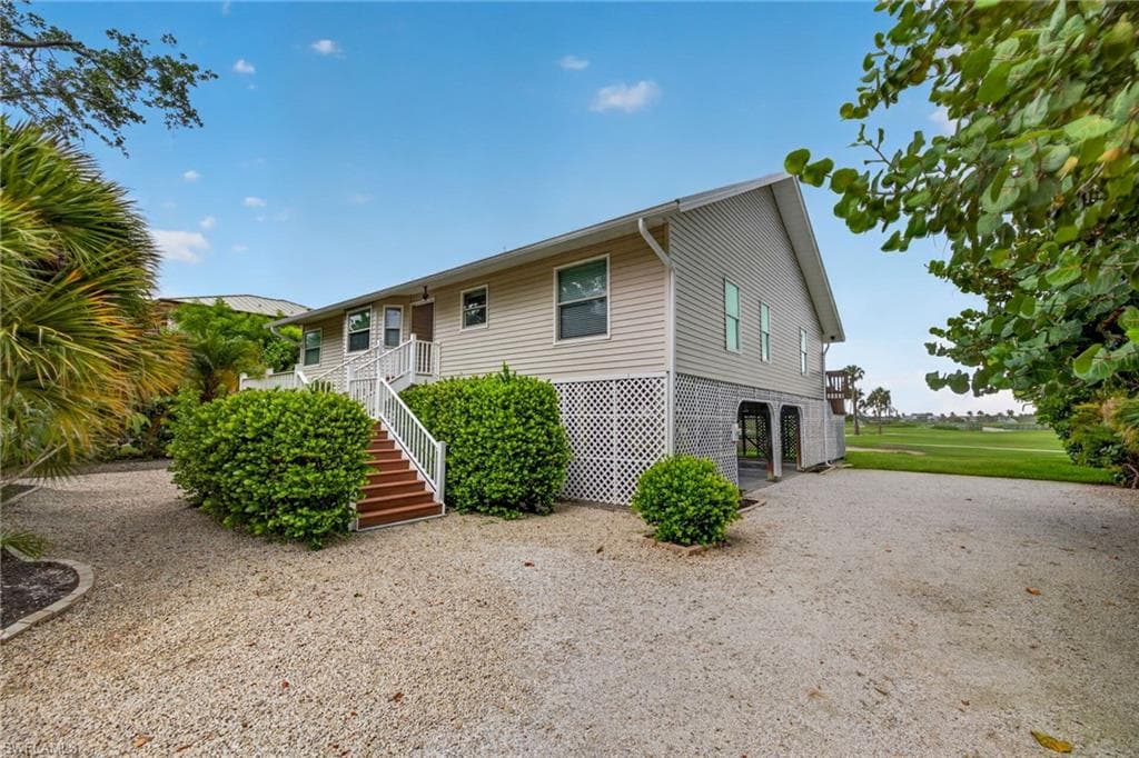 9076 Mockingbird DR SANIBEL, FL 33957