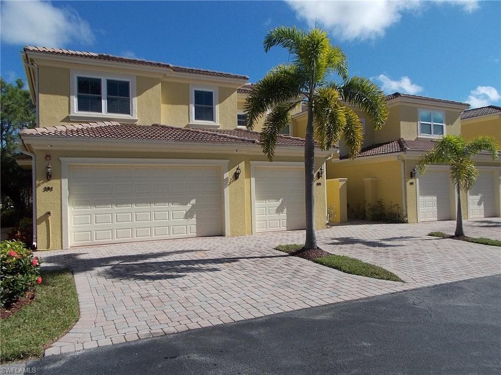 1445 Mariposa CIR 201 NAPLES, FL 34105