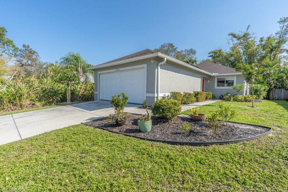 2524 Lee ST NAPLES, FL 34112
