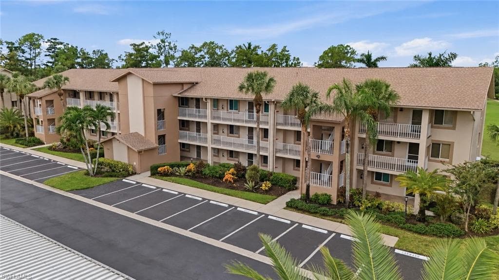 7300 Glenmoor LN 205 NAPLES, FL 34104