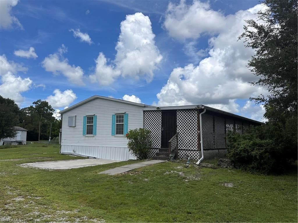 8094 Cook DR NORTH FORT MYERS, FL 33917