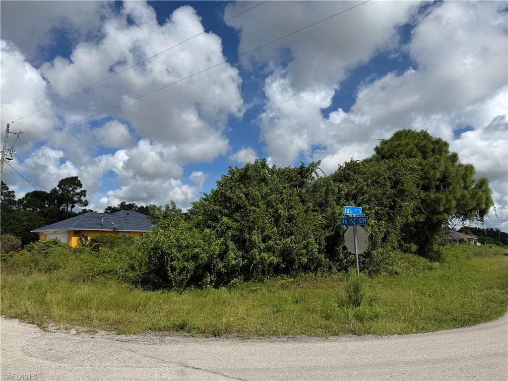 2902 46th ST SW LEHIGH ACRES, FL 33976