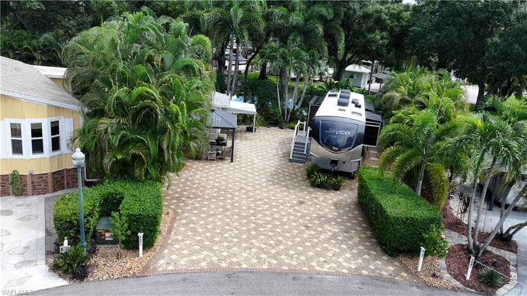 5651 Maplewood CT FORT MYERS, FL 33905
