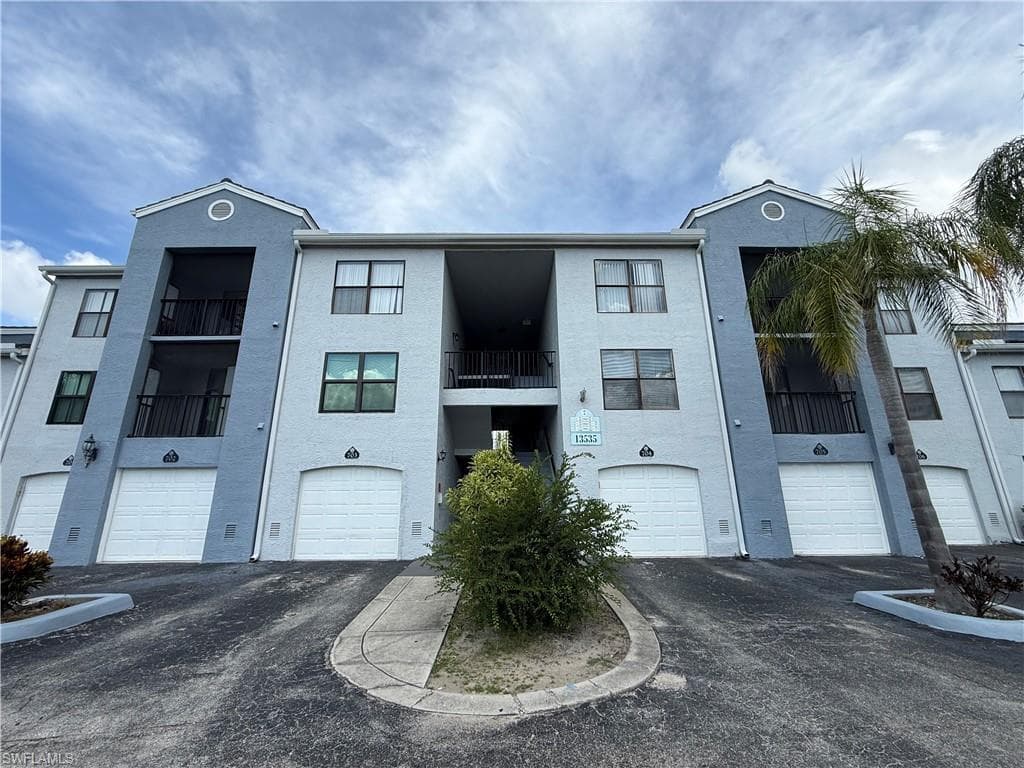 13535 Eagle Ridge DR 725 FORT MYERS, FL 33912