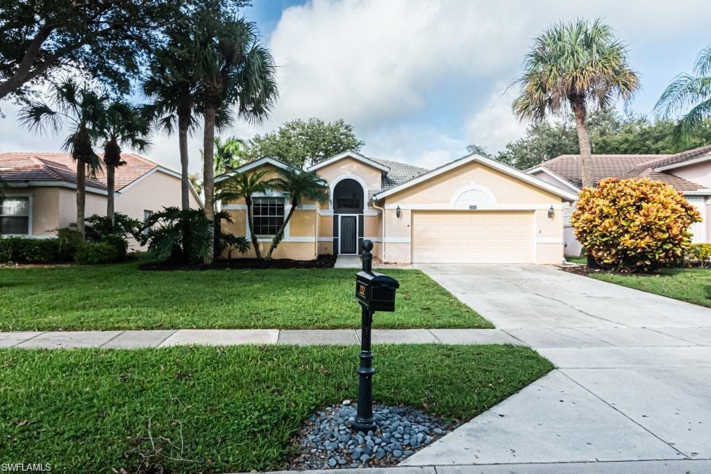 2252 Heritage Greens DR NAPLES, FL 34119