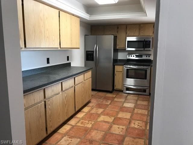 627 SE 10th AVE CAPE CORAL, FL 33990