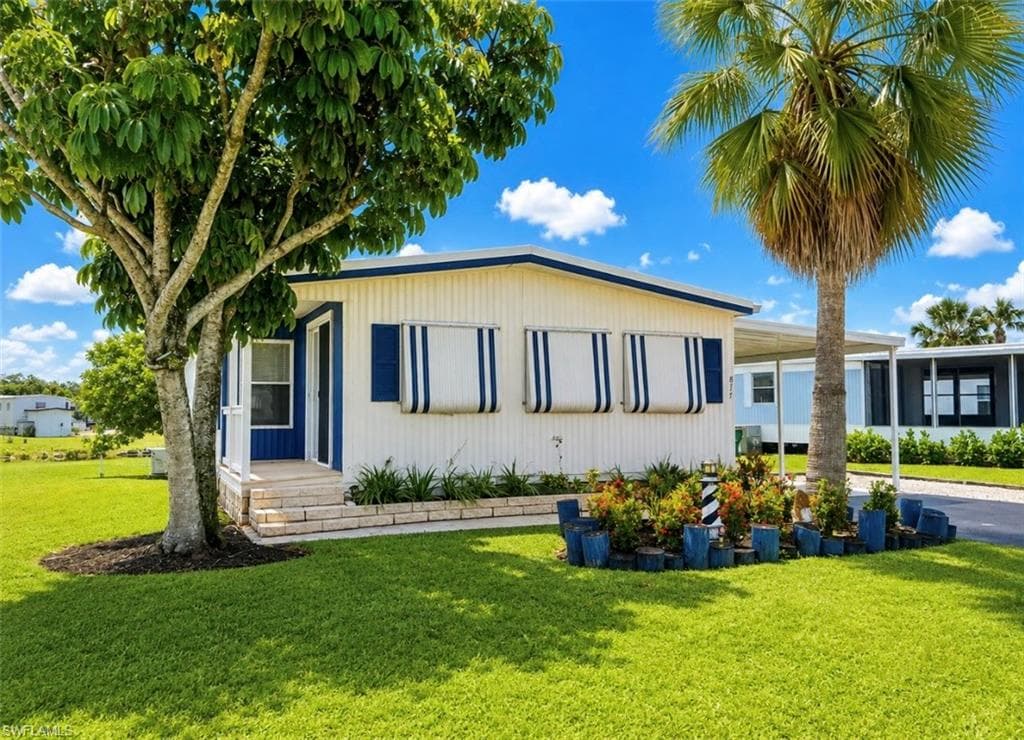 817 Cape Haze LN NAPLES, FL 34104