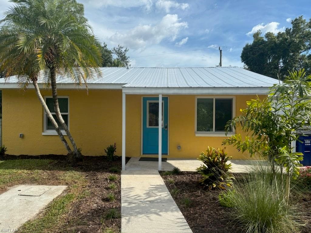 537 Capitol ST NORTH FORT MYERS, FL 33903