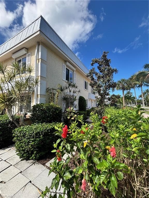 296 4th AVE S 296 NAPLES, FL 34102