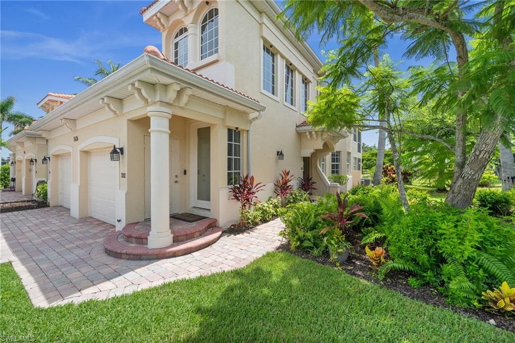 5626 Cape Harbour DR 102 CAPE CORAL, FL 33914
