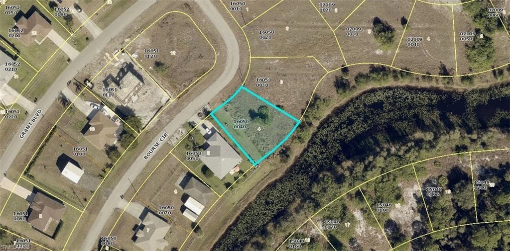 547 Bourse CIR LEHIGH ACRES, FL 33974