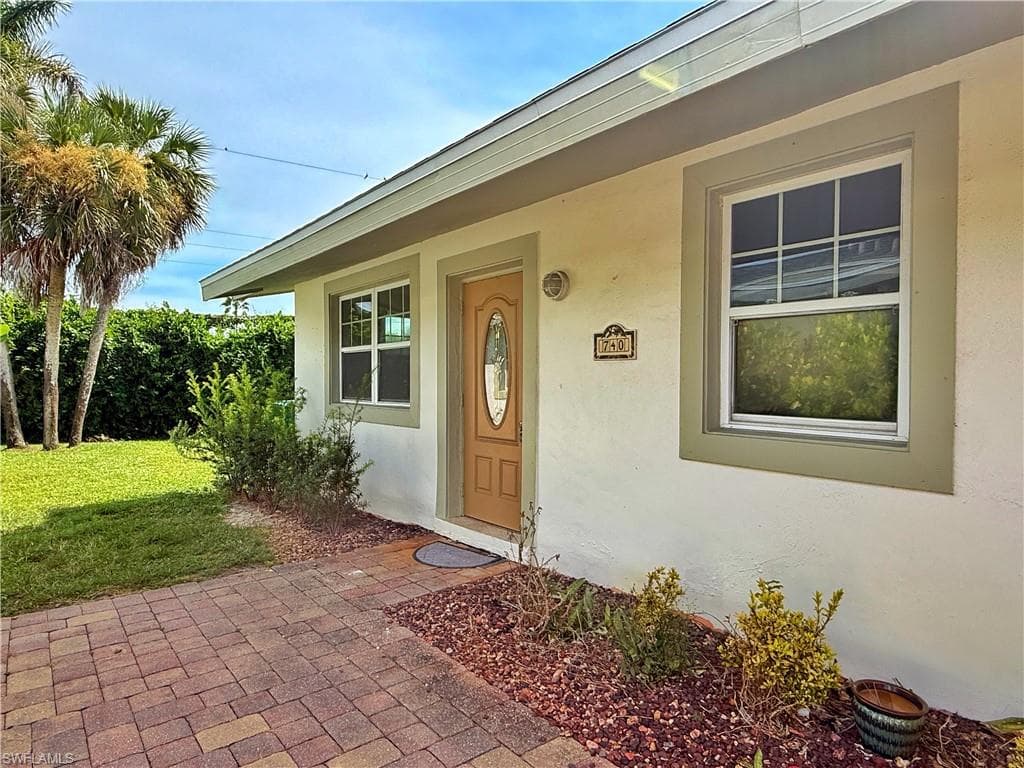 740 109th AVE N NAPLES, FL 34108