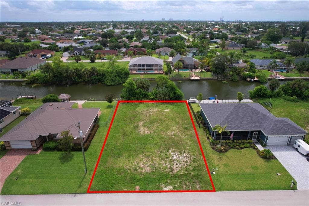 303 NE 17th PL CAPE CORAL, FL 33909