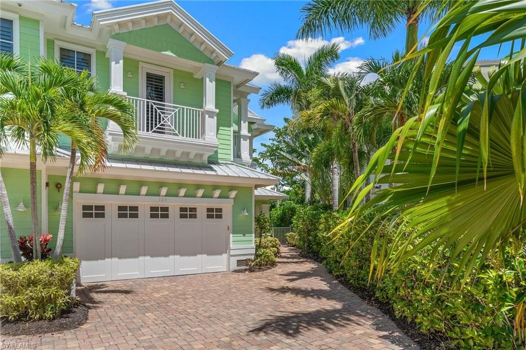 529 Fairway TER NAPLES, FL 34103