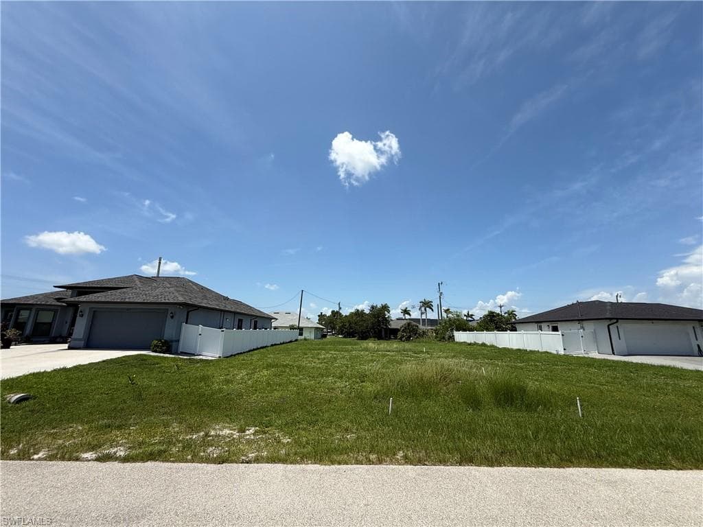 1621 SE 19th LN CAPE CORAL, FL 33990