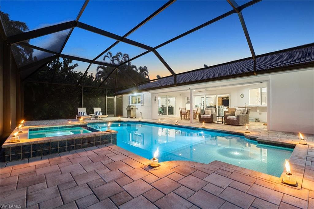 571 Neapolitan LN NAPLES, FL 34103