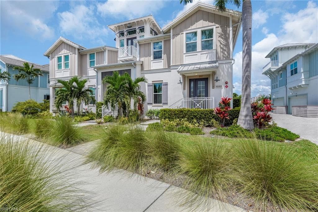 6585 Dominica DR 201 NAPLES, FL 34113