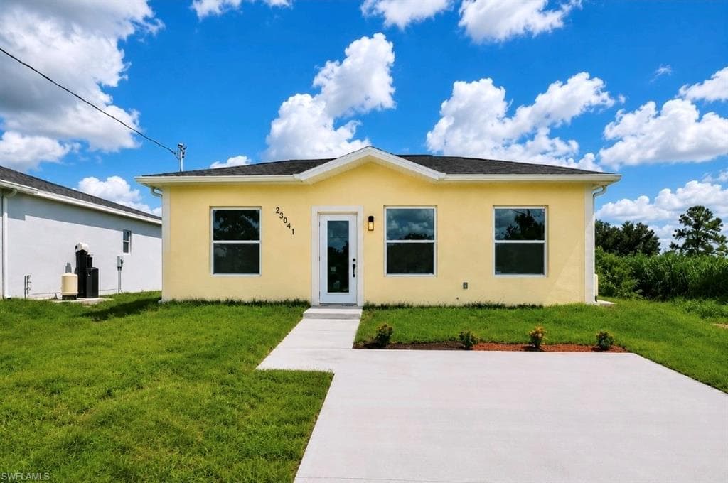 23041 Roundtree AVE ALVA, FL 33920