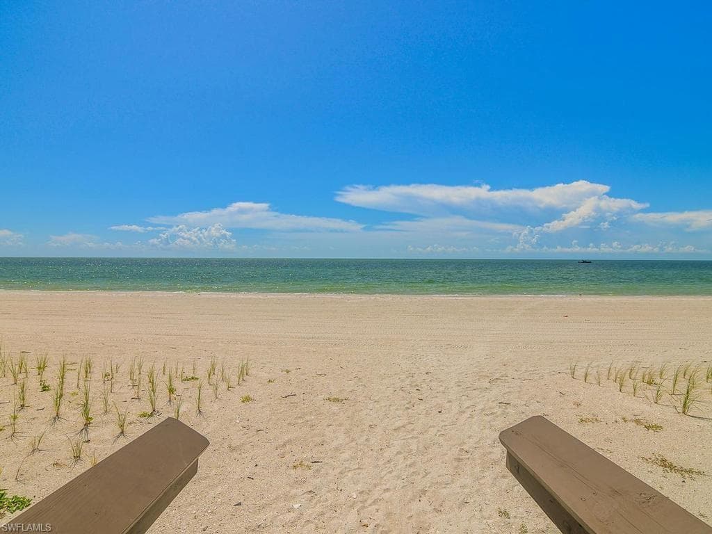 8473 Bay Colony DR 304 NAPLES, FL 34108