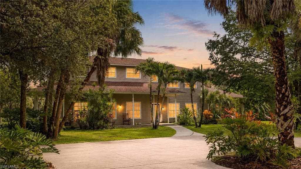 670 13th ST NW NAPLES, FL 34120