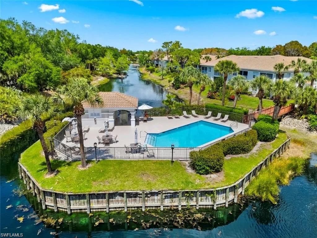 6812 Satinleaf RD S 202 NAPLES, FL 34109