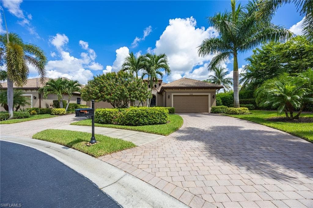 7598 Moorgate Point WAY NAPLES, FL 34113