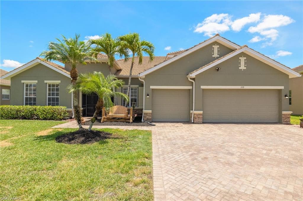 2115 Grove DR NAPLES, FL 34120