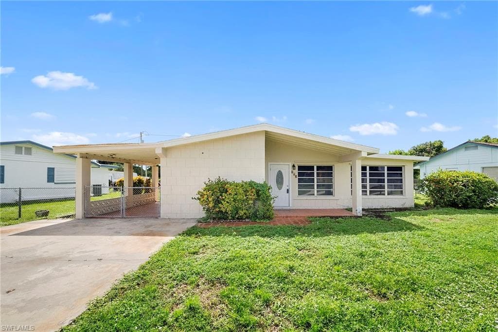 275 lakeview DR NORTH FORT MYERS, FL 33917
