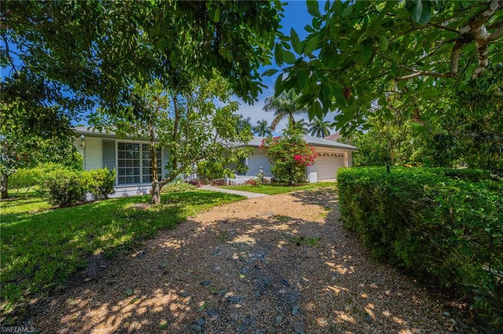 635 Wedge DR NAPLES, FL 34103