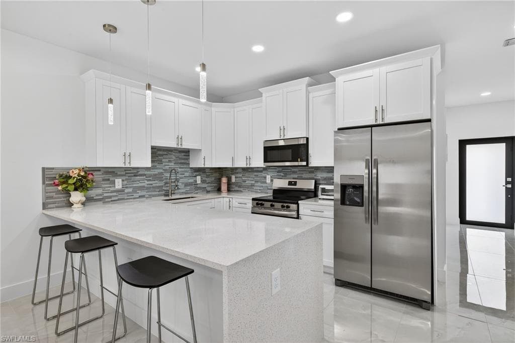1146 Ecrue ST E LEHIGH ACRES, FL 33974