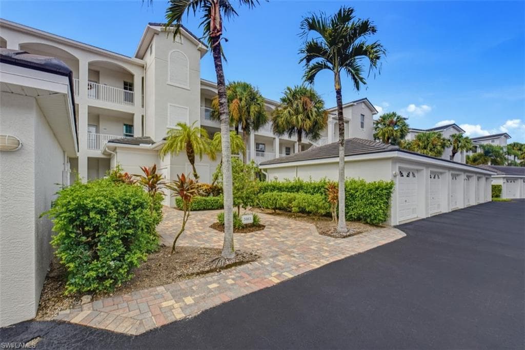 3461 Pointe Creek CT 106 BONITA SPRINGS, FL 34134