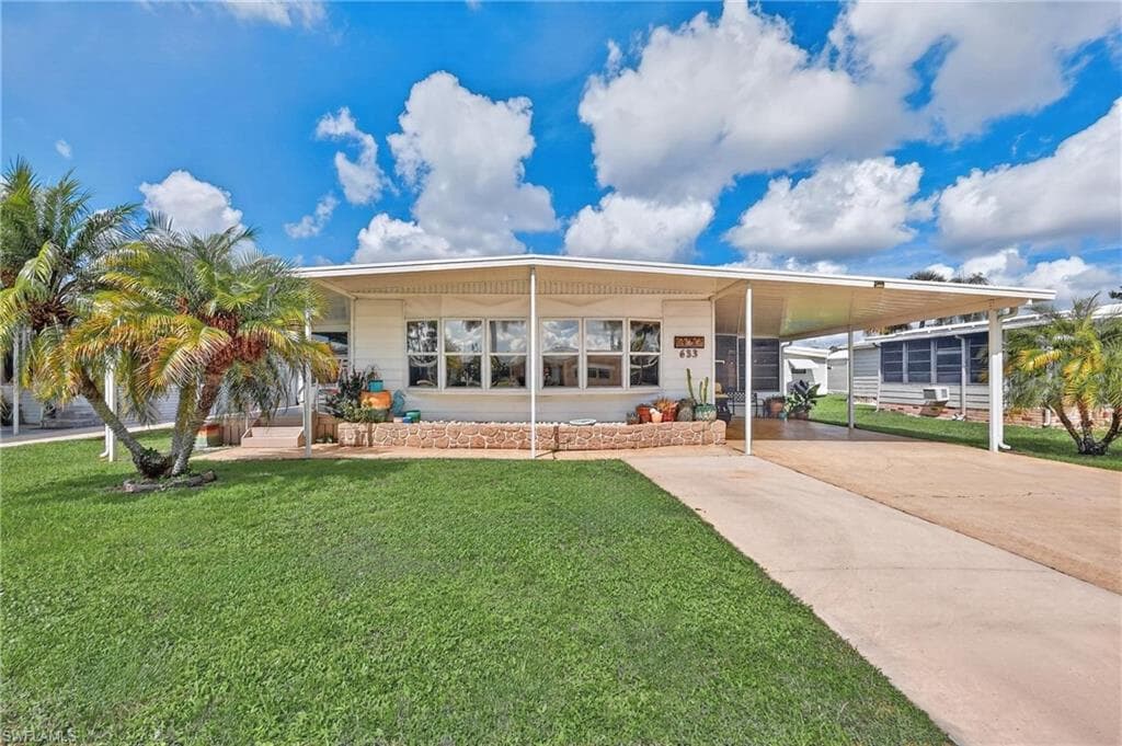 633 Forest Palm CT NORTH FORT MYERS, FL 33917
