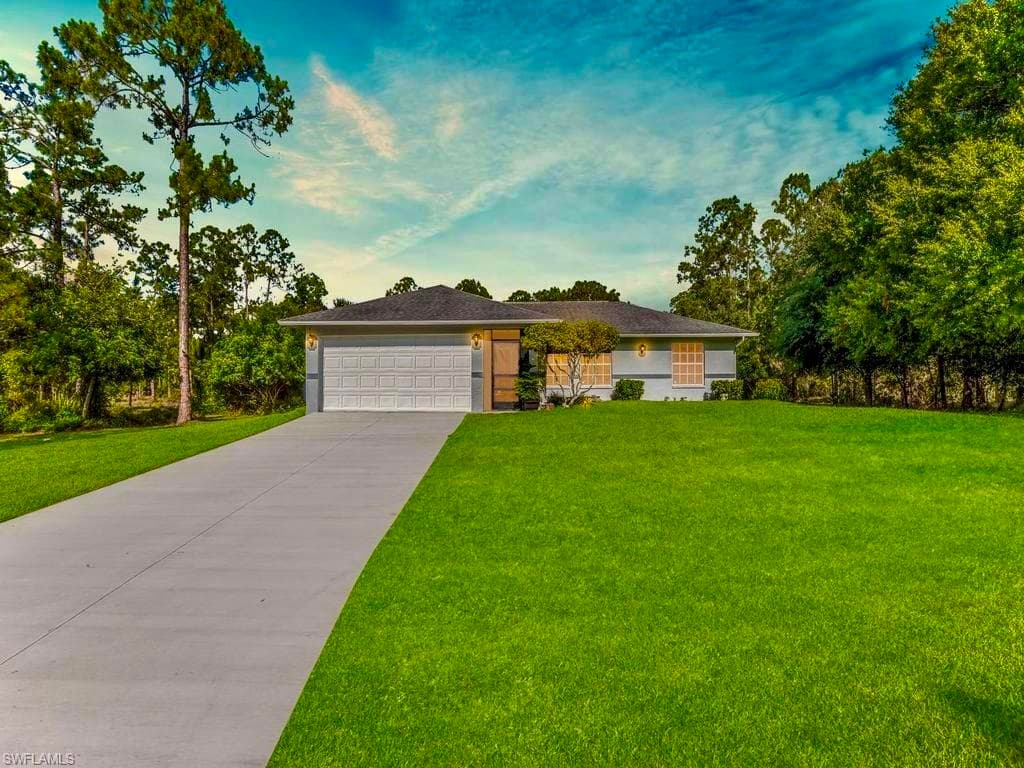 1315 Johns AVE LEHIGH ACRES, FL 33972