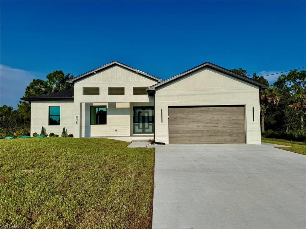 805 Lincoln AVE LEHIGH ACRES, FL 33972