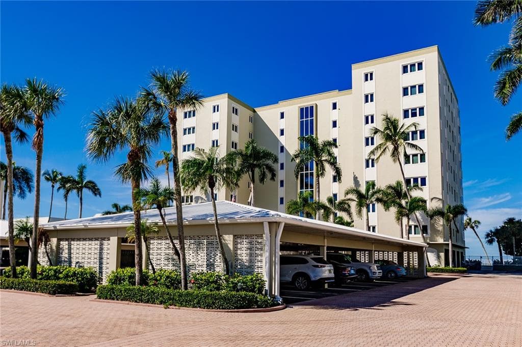 2885 Gulf Shore BLVD N 302 NAPLES, FL 34103