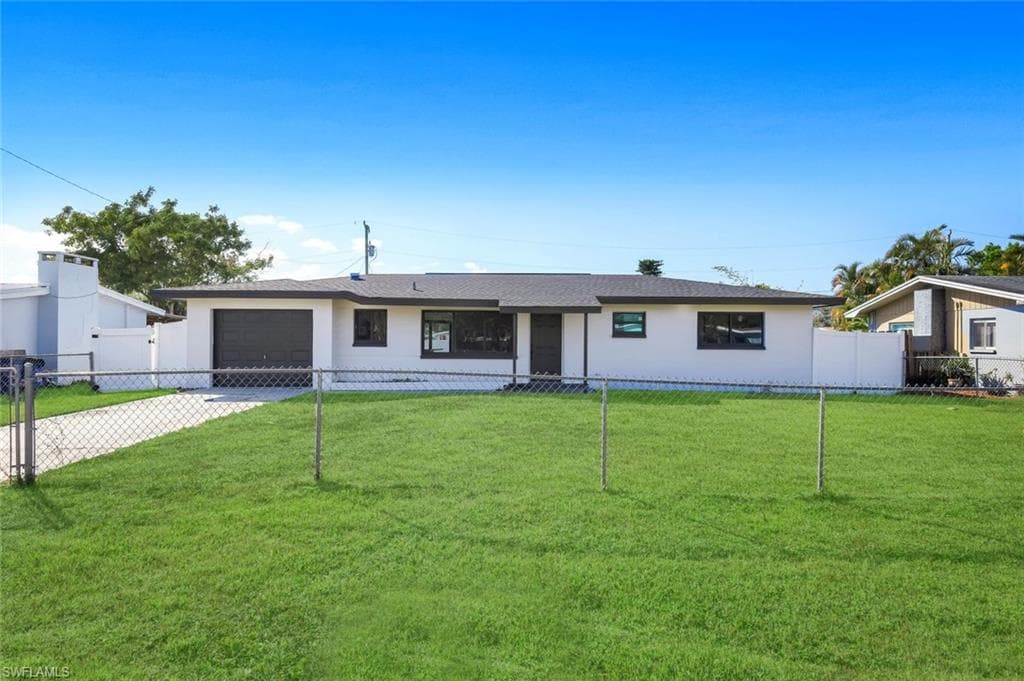 1389 Pine AVE NORTH FORT MYERS, FL 33917