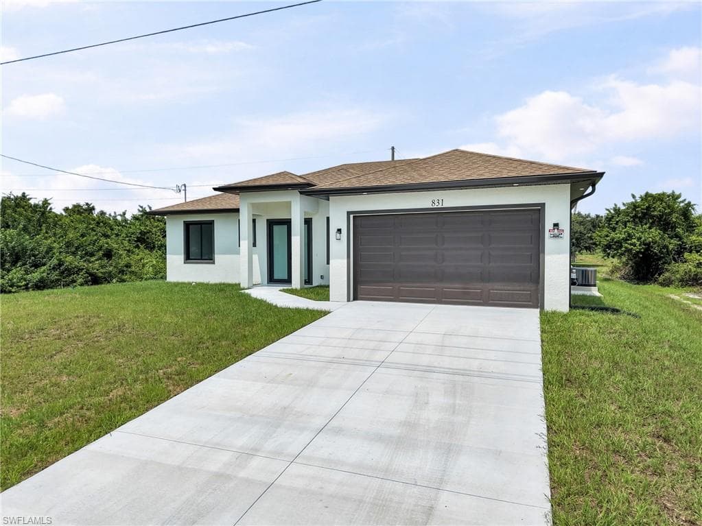 831 Bently ST E LEHIGH ACRES, FL 33974