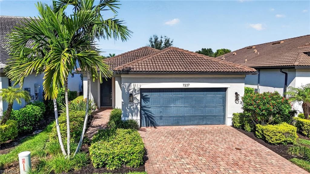 7237 Wilton DR NAPLES, FL 34109