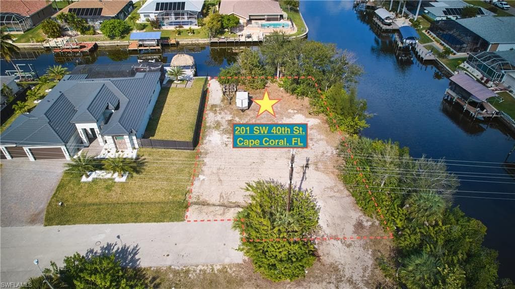 201 SW 40th ST CAPE CORAL, FL 33914