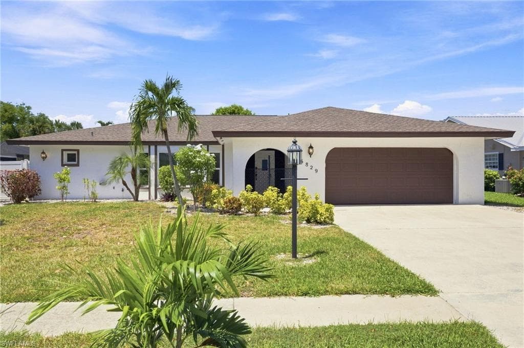 6829 Carmelle DR FORT MYERS, FL 33919