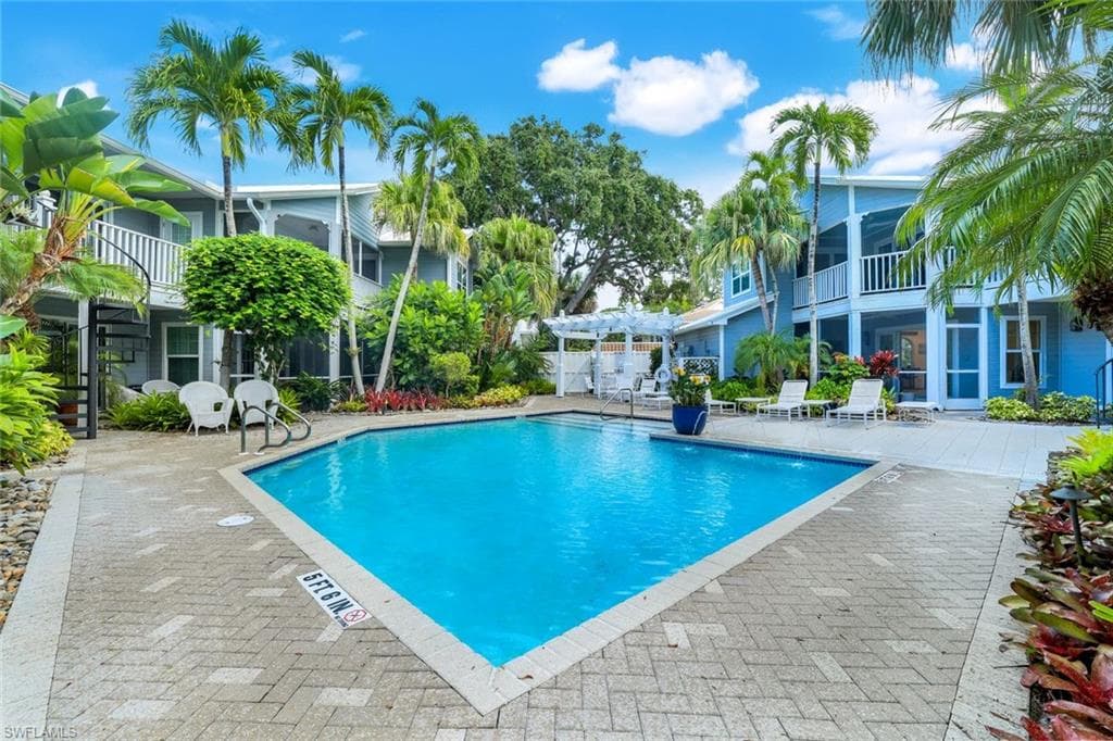 376 3rd ST S 102 NAPLES, FL 34102