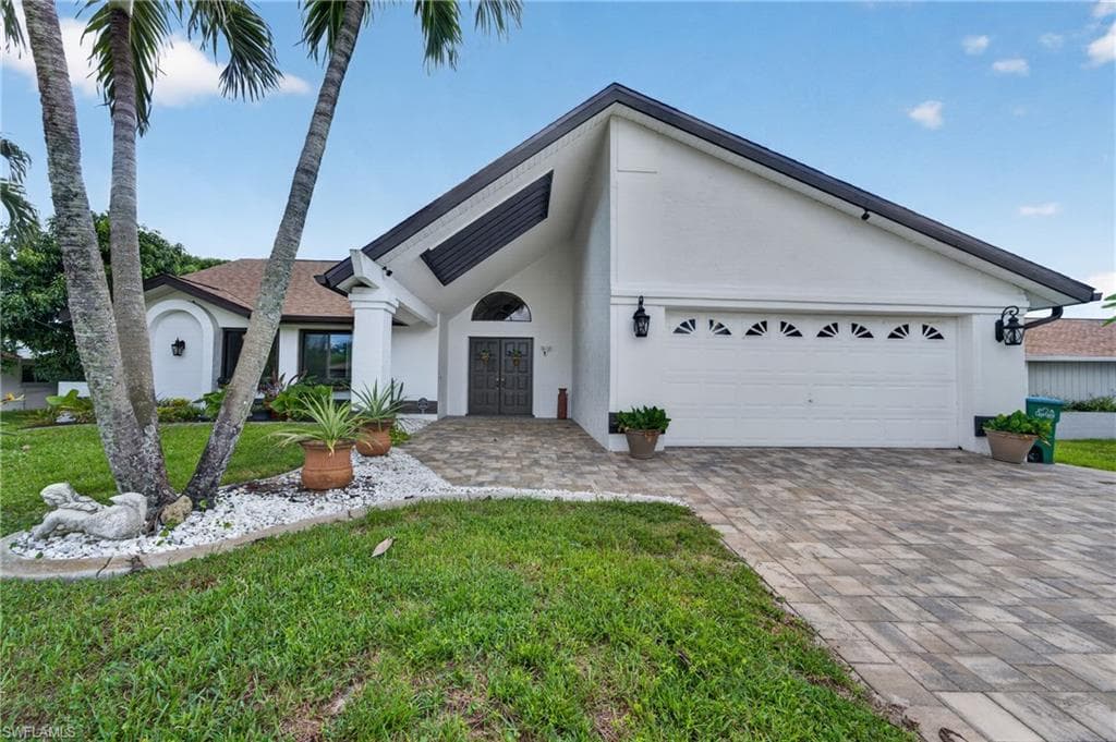 304 SE 29th TER CAPE CORAL, FL 33904