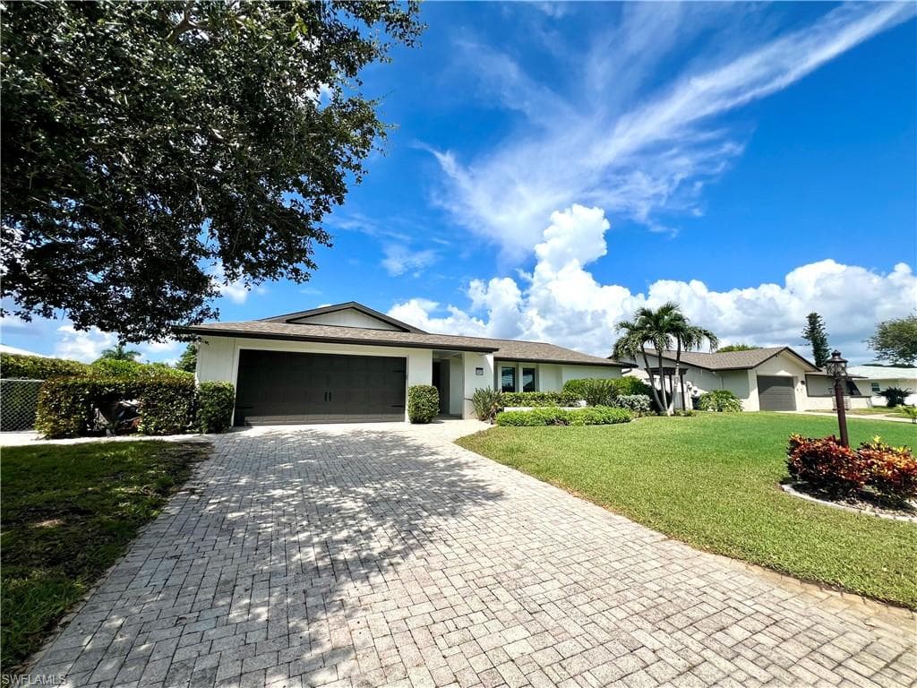 5573 Amoroso DR FORT MYERS, FL 33919