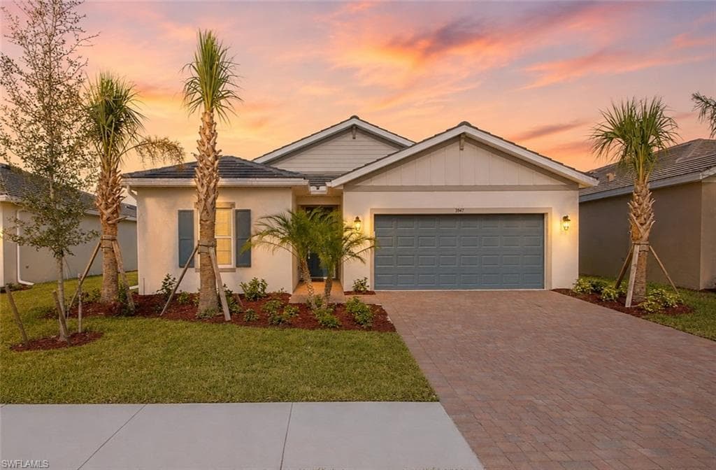 3947 Coneflower ST ALVA, FL 33920