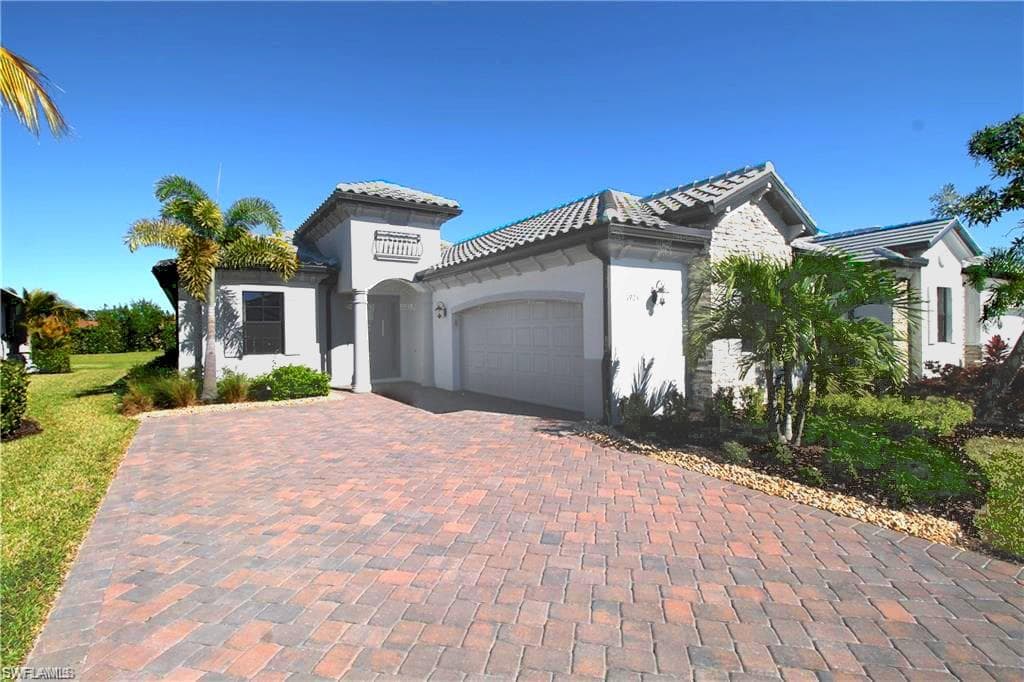 1975 Mustique ST NAPLES, FL 34120