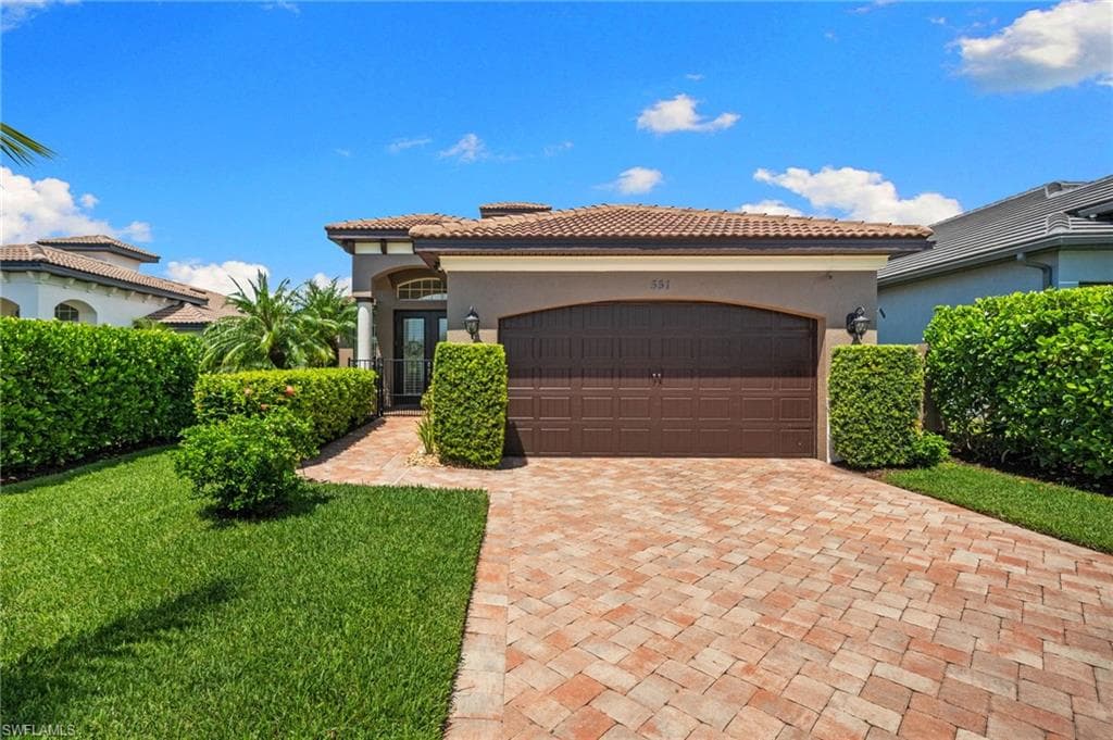 551 99th AVE N NAPLES, FL 34108