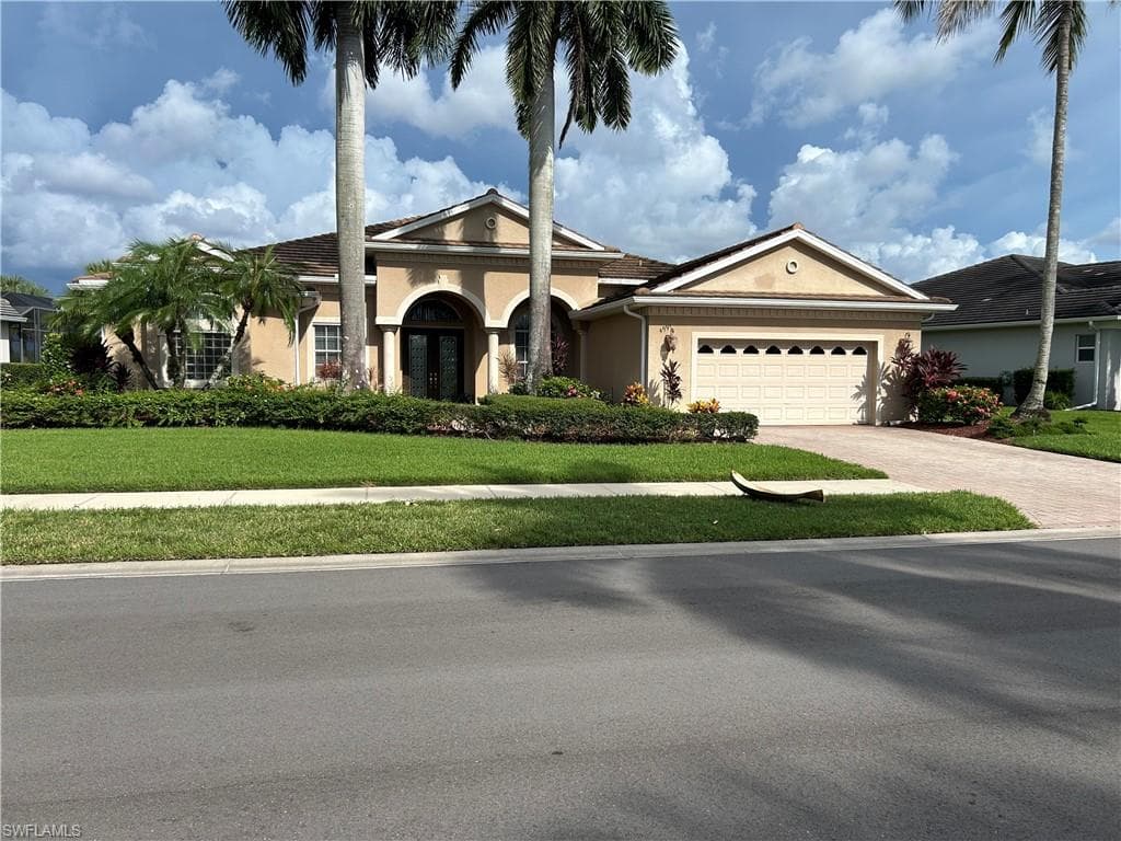 4991 Cerromar DR NAPLES, FL 34112