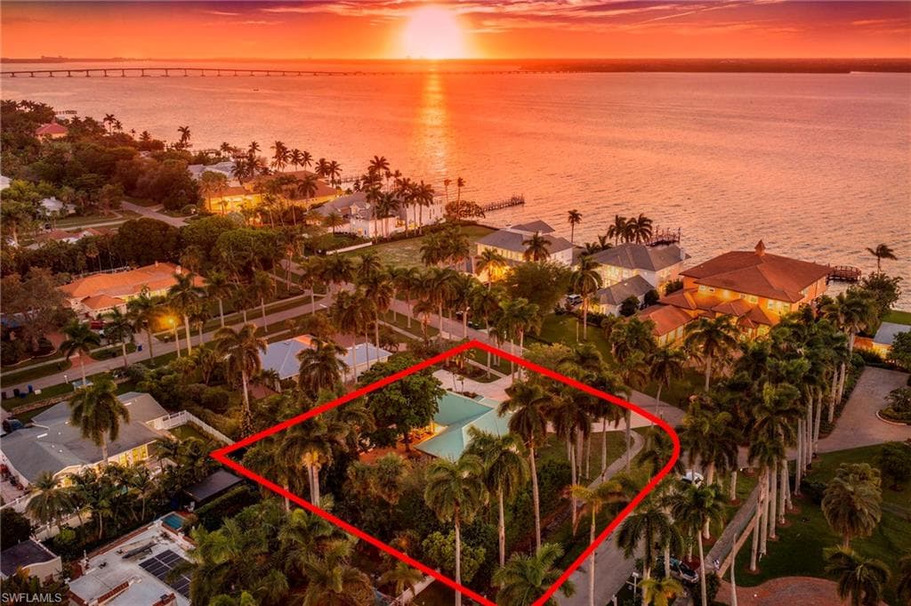 3209 W Riverside DR FORT MYERS, FL 33901